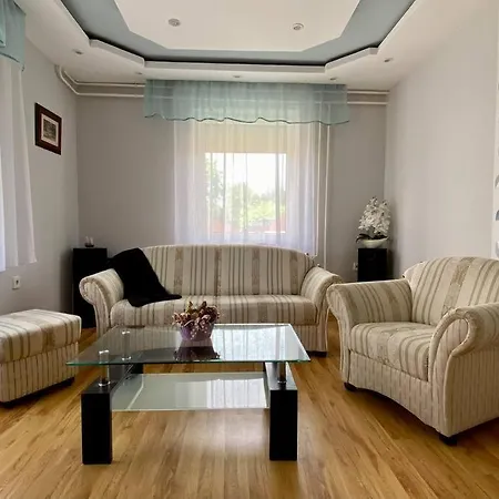 בית נופש Zsuzsi Vendeghaz *